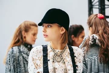 chanel stopt productie|Chanel halts production .